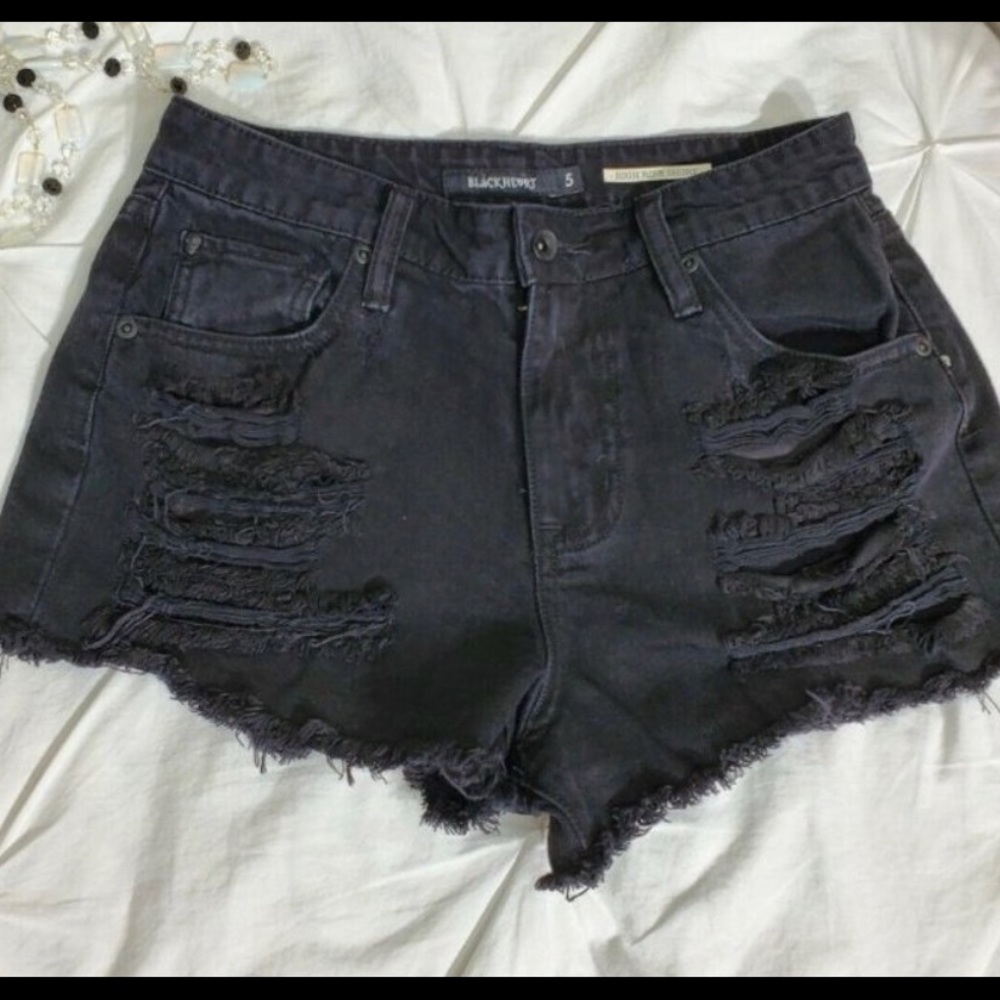 Black heart high rise jean shorts size juniors 3